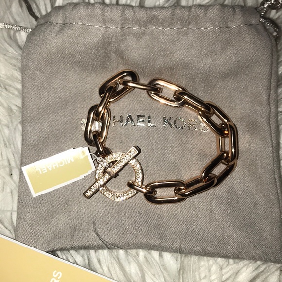 🎁Micheal Kors cityscape toggle bracelet🎁 - Picture 2 of 4